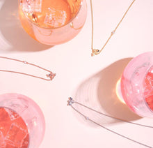 Load image into Gallery viewer, Queen Bee Necklace Gold