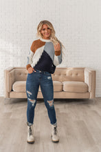 Load image into Gallery viewer, Center of Attention Distressed Jeans